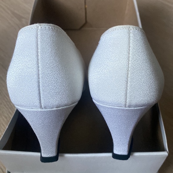 Dyeable 2 inch square toe heels - Picture 3 of 5